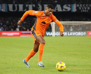 记者：邓弗里斯解约条款今年7月有效，明年开始仅7月15日前有效